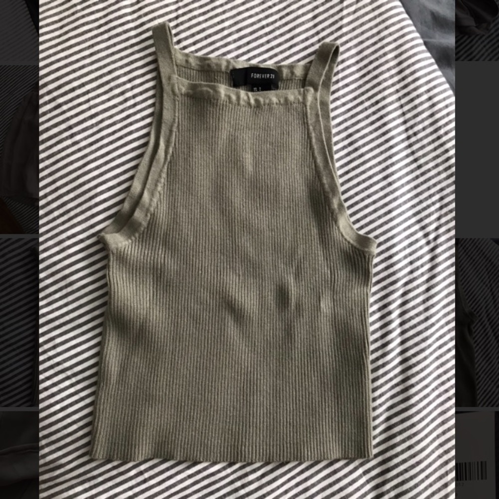 🌟Last Call! NWOT Sage Green Ribbed Crop Top